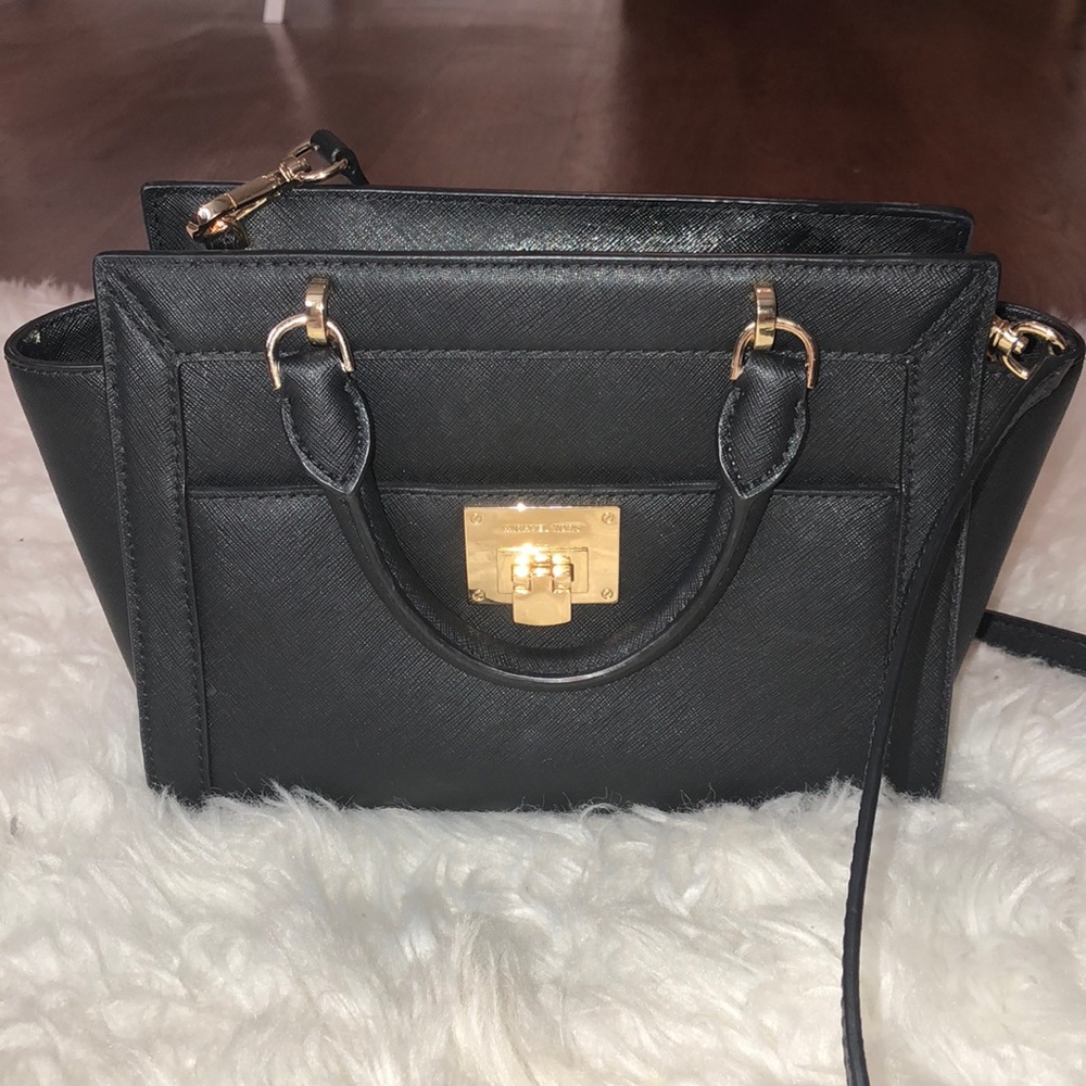 Michael Kors Crossbody!! Offers are welcomed